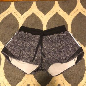 size 6 lululemon 2.5 inch shorts
